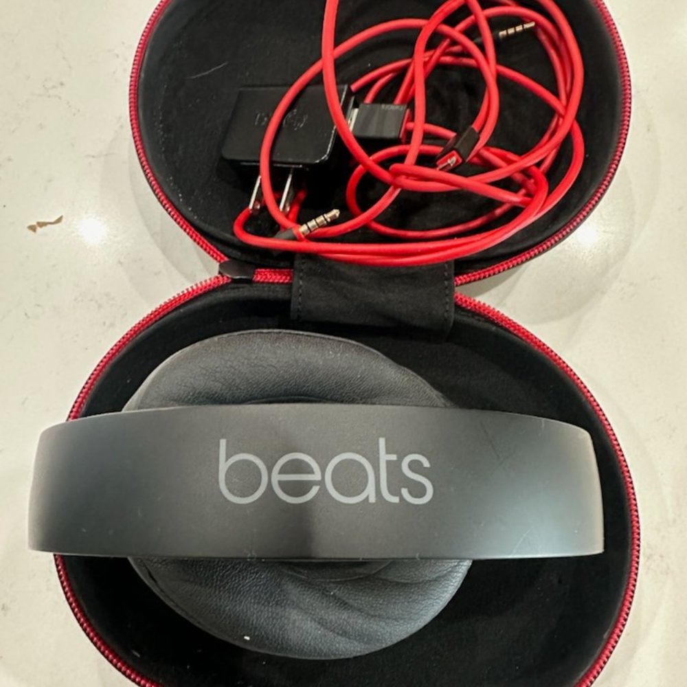 Beats Studio Wireless Over-Ear Headphone - Matte Black (Old Model)
